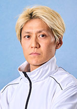 藤 岡  俊 介